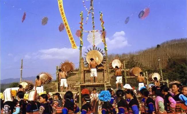 基诺族“祭大龙”