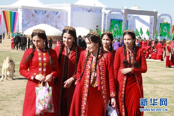 土库曼斯坦人的民族服饰