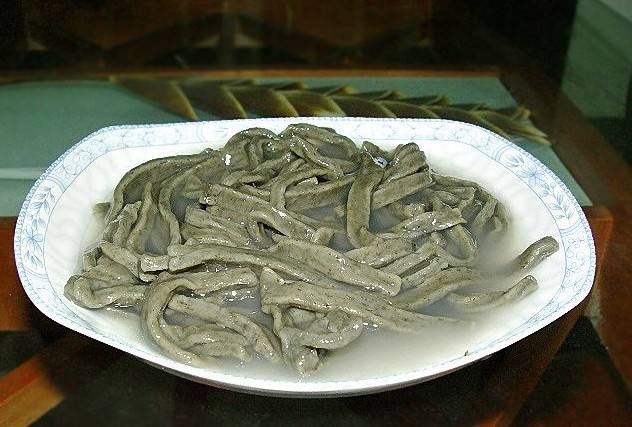广西北海三月三习俗——吃鸡屎藤