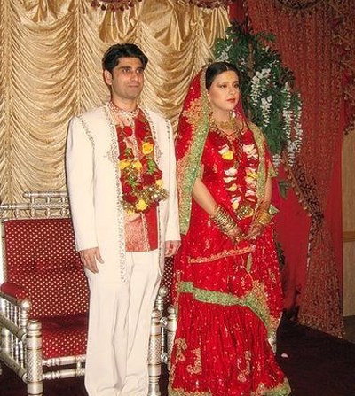 巴基斯坦的奇特婚俗：手捧“花圈”宴