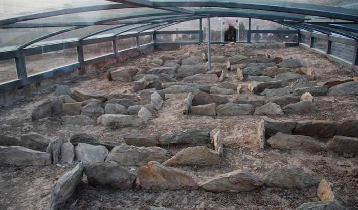 中国最大石棺墓遗迹：大伊山石棺墓