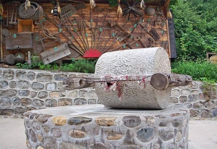 传统的农村老物件：碾子与石磨