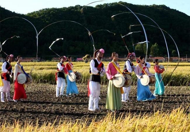 朝鲜族农乐舞（象帽舞、乞粒舞）