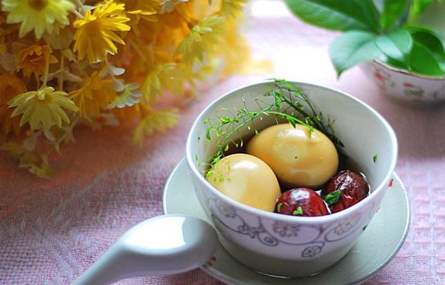 农历三月三吃地菜煮鸡蛋的习俗