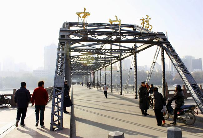 甘肃兰州天下黄河第一桥：中山桥
