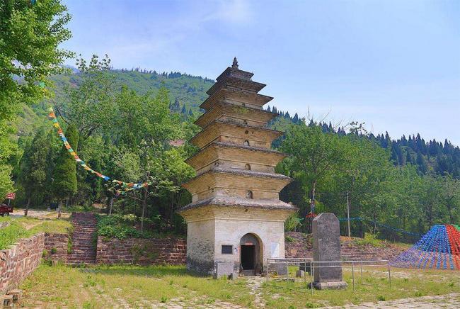 河南安阳重点保护的文物——洪谷寺塔与千佛洞石窟