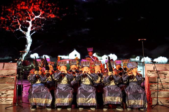 县委县政府为小冯村音乐会量身打造了大型专场演出《音舞诗画》