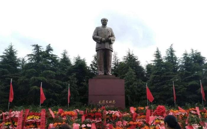 湖南韶山毛主席铜像的神奇故事