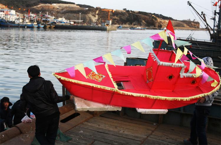 大连长海渔家习俗 正月十三祭拜海神娘娘